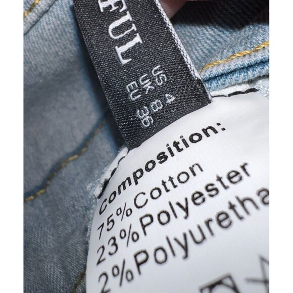 Zaful Womens Denim Shorts W/ Rose Embroidery Frayed Hem Size 4 Light Wash Cotton - Picture 11 of 11